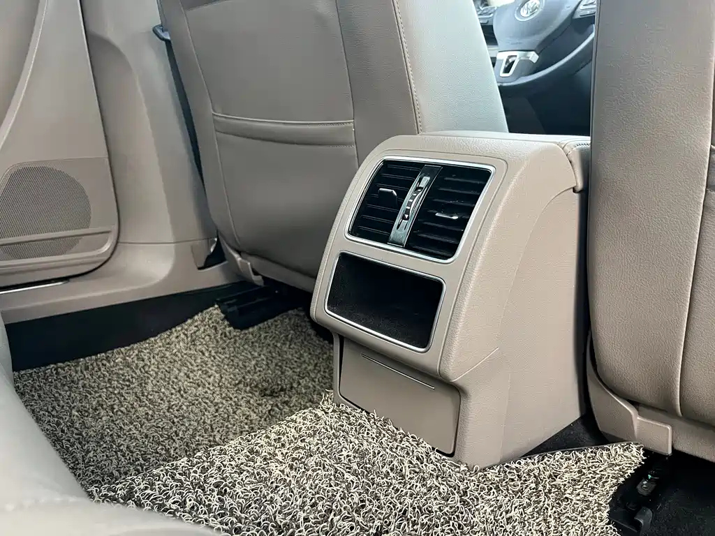 VOLKSWAGEN MAGOTAN 2015