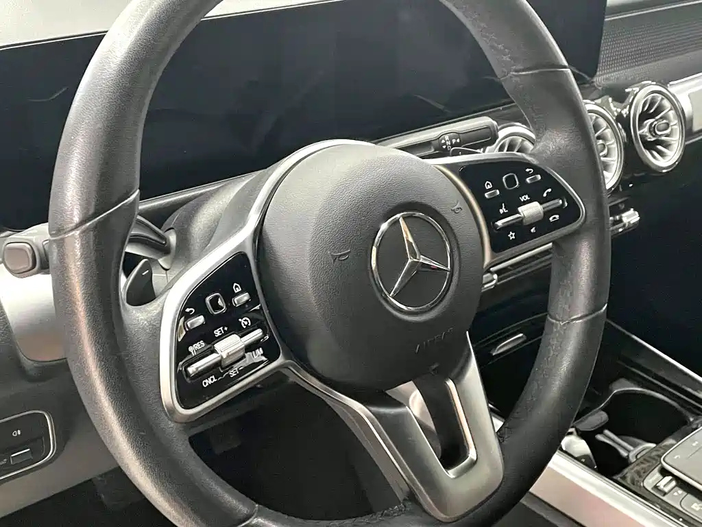 MERCEDES BENZ GLB 2022