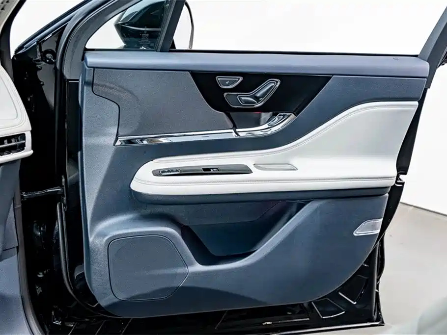 LINCOLN ADVENTURER 2024