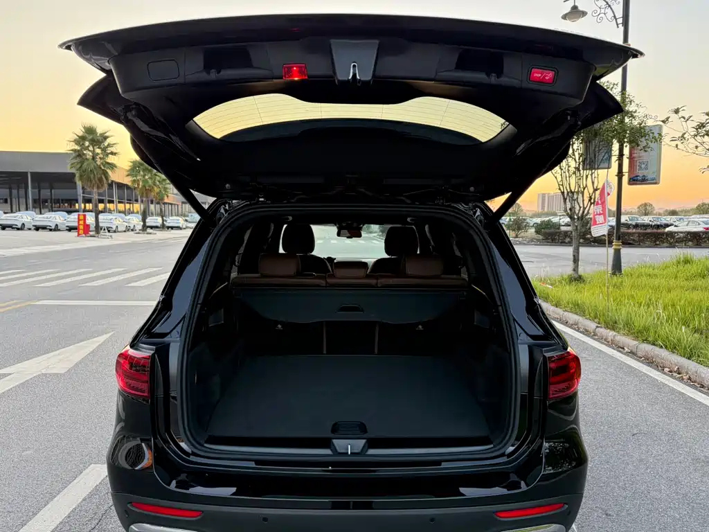 MERCEDES BENZ GLB 2025