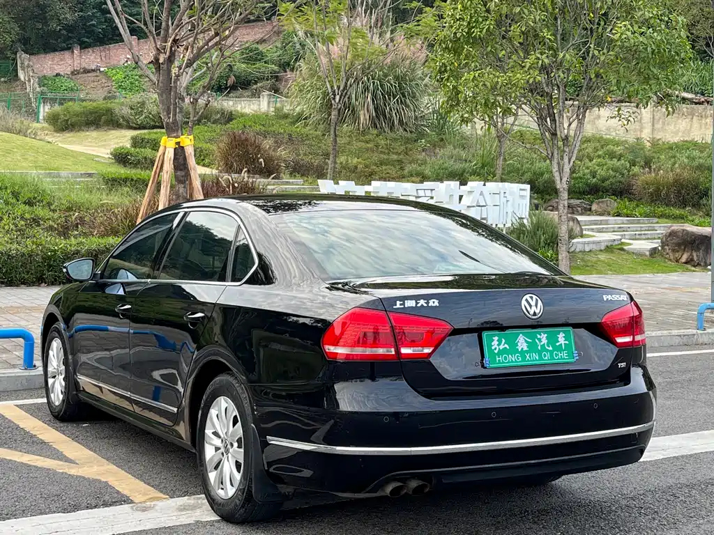 VOLKSWAGEN PASSAT 2012