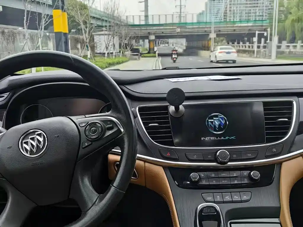 BUICK LACROSSE 2018