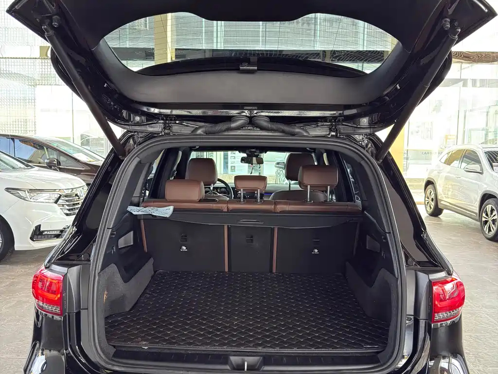 MERCEDES BENZ GLB 2023