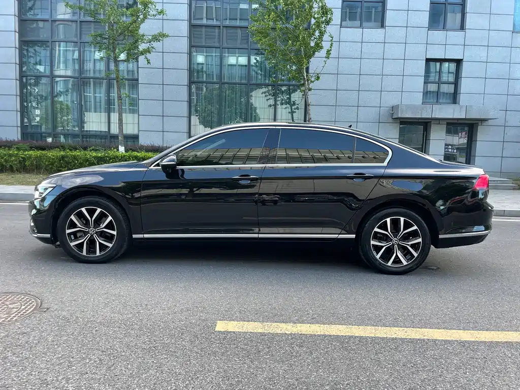 VOLKSWAGEN MAGOTAN 2020
