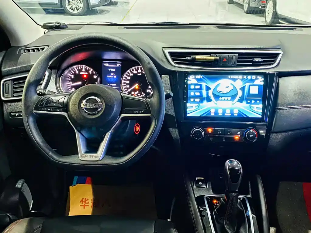 NISSAN QASHQAI 2019