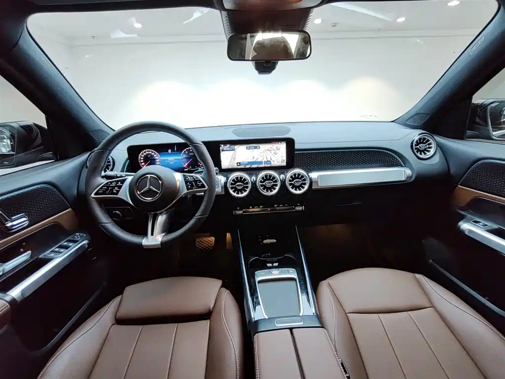 MERCEDES BENZ GLB 2025