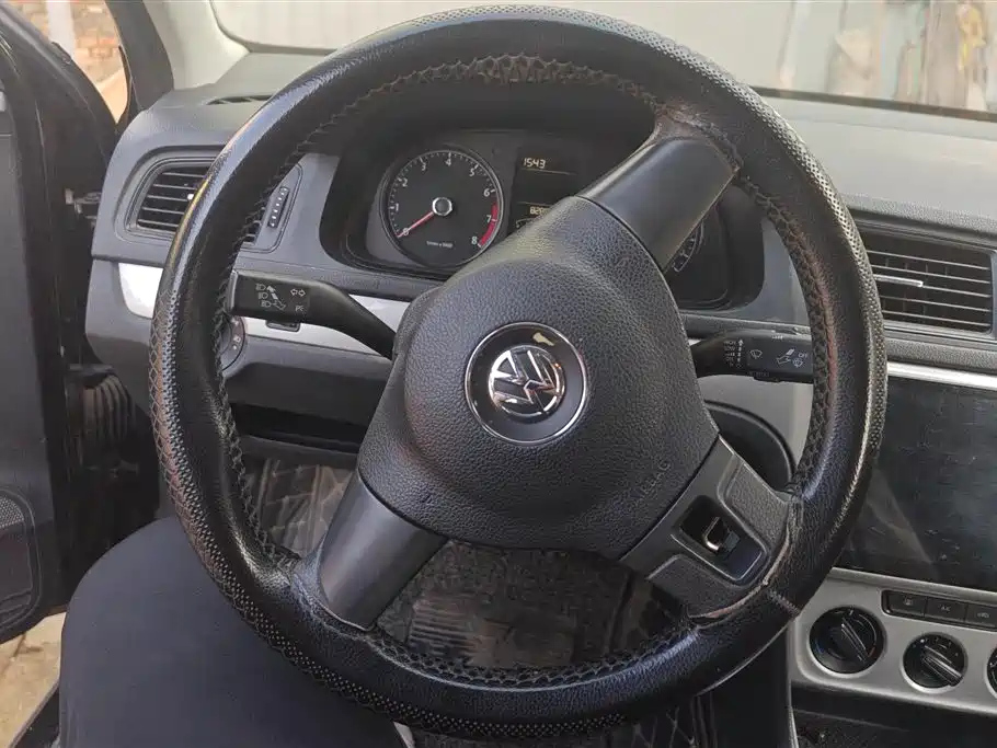 VOLKSWAGEN LAVIDA 2016