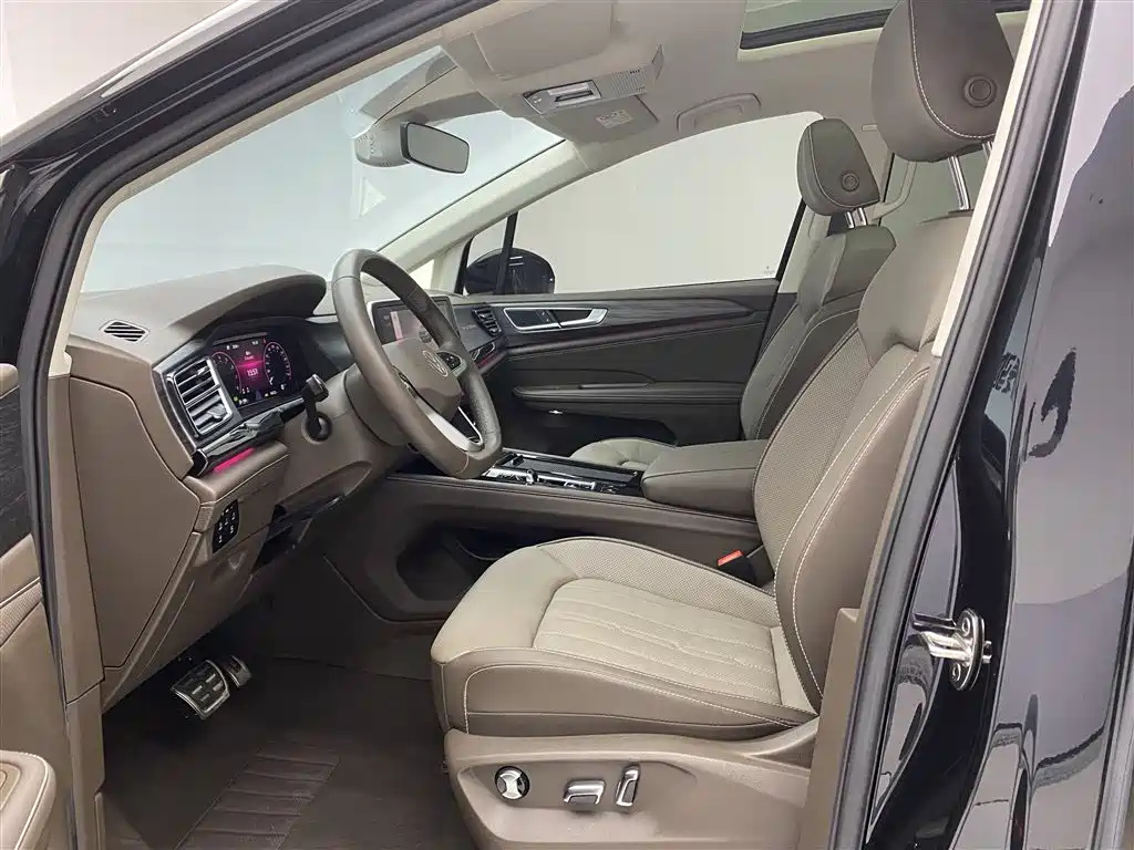VOLKSWAGEN VILORAN 2023