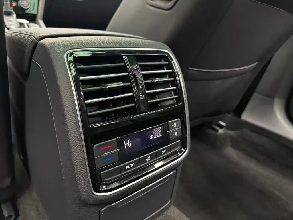 VOLKSWAGEN MAGOTAN 2018