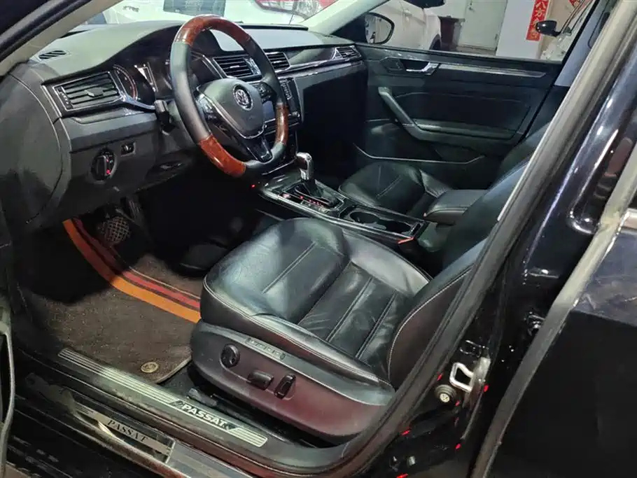 VOLKSWAGEN PASSAT 2017