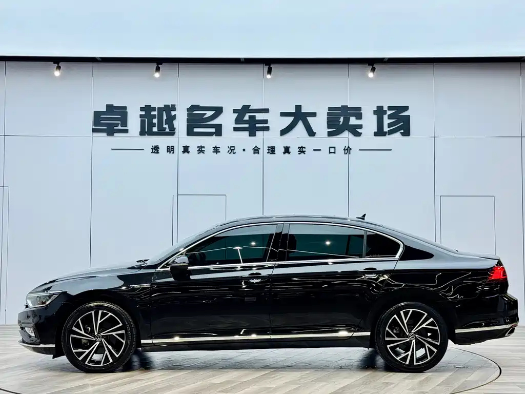 VOLKSWAGEN MAGOTAN 2022