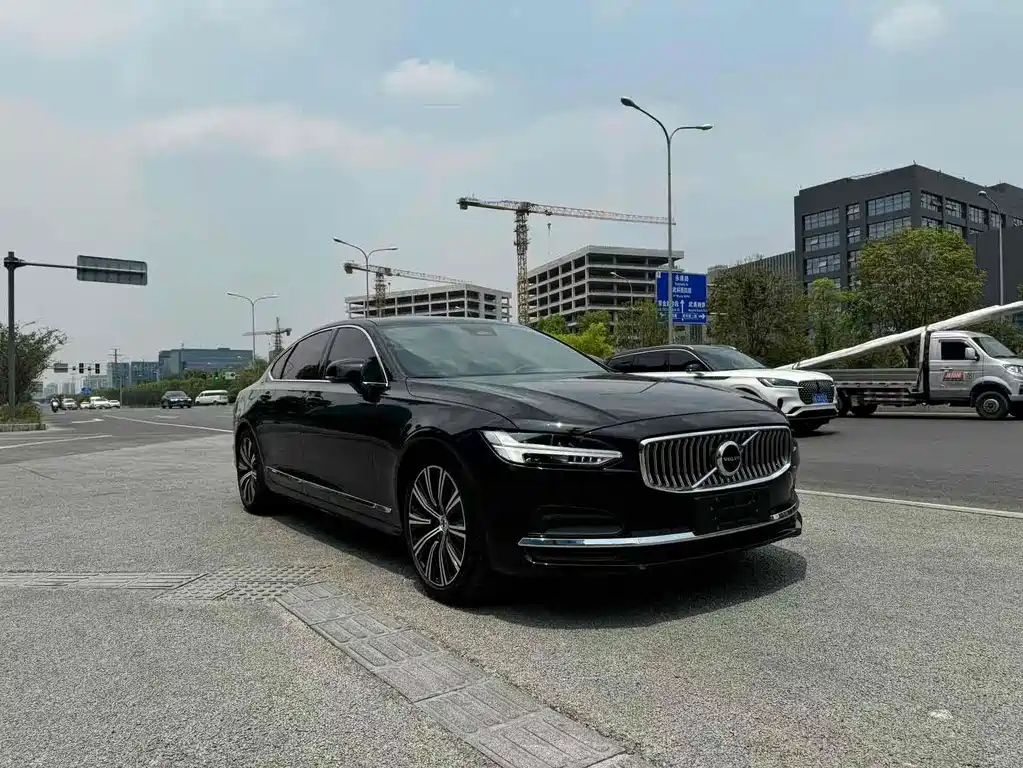 VOLVO S90 2024