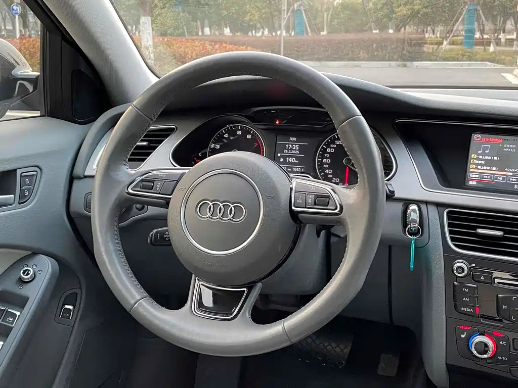AUDI A4L 2015