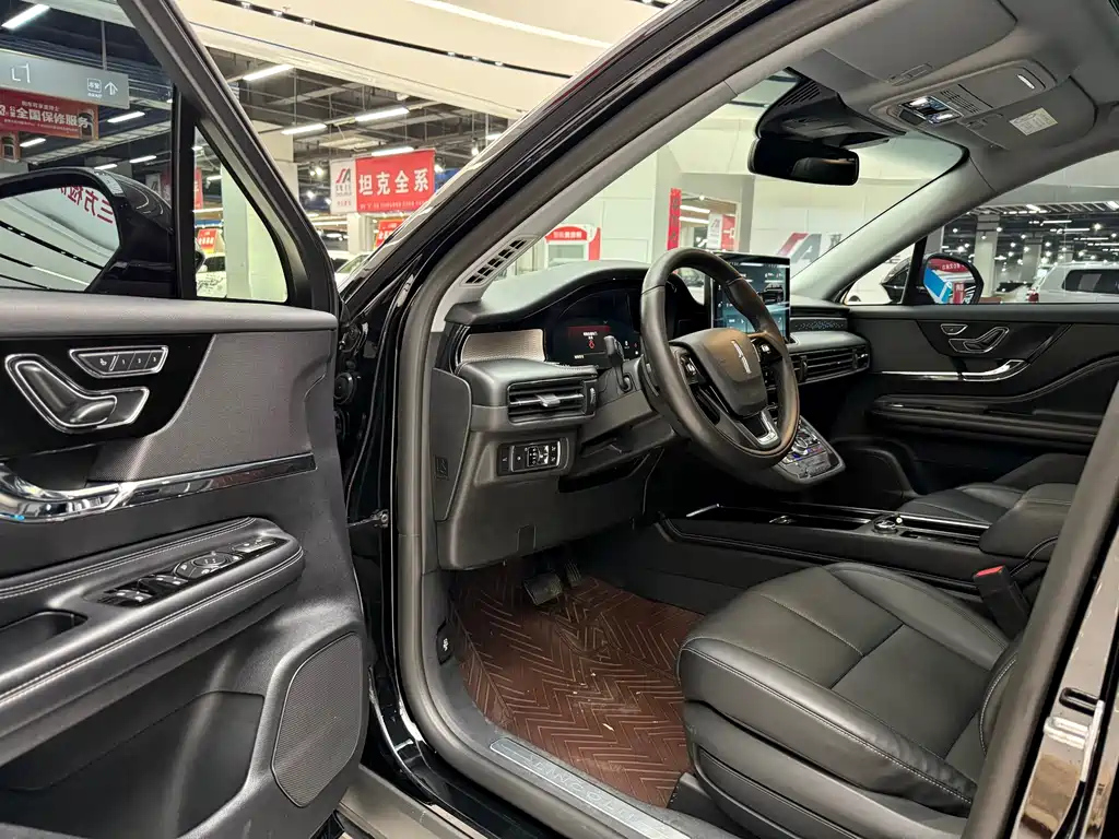 LINCOLN ADVENTURER 2021