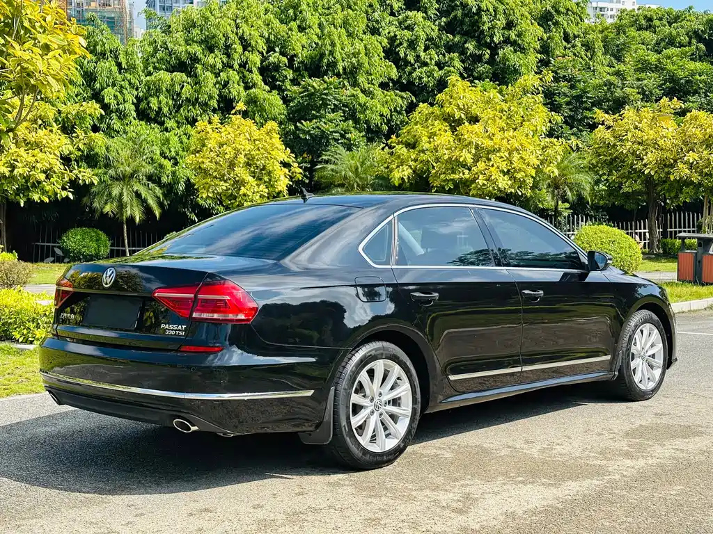 VOLKSWAGEN PASSAT 2018
