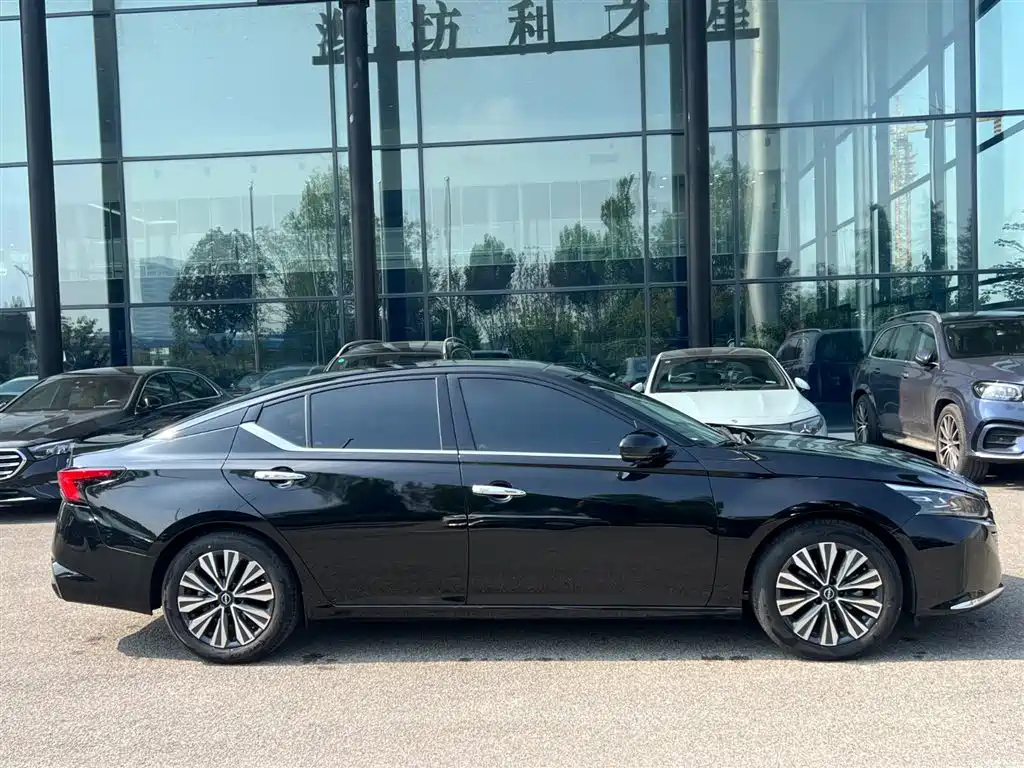 NISSAN TEANA 2024