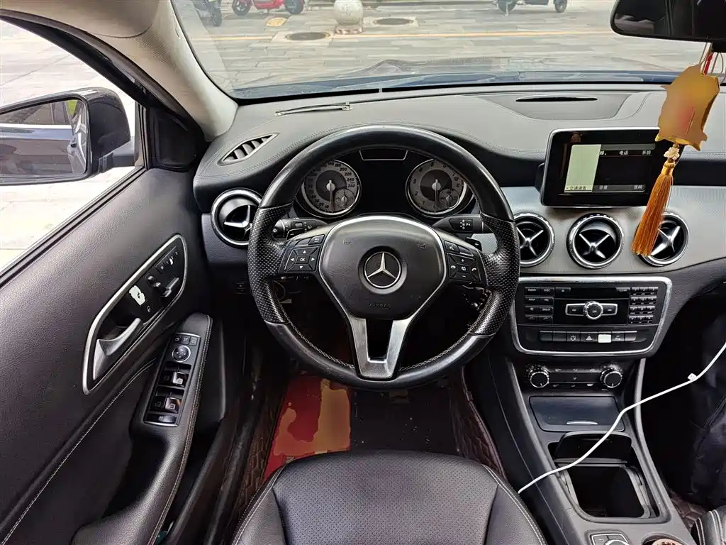MERCEDES BENZ GLA 2015