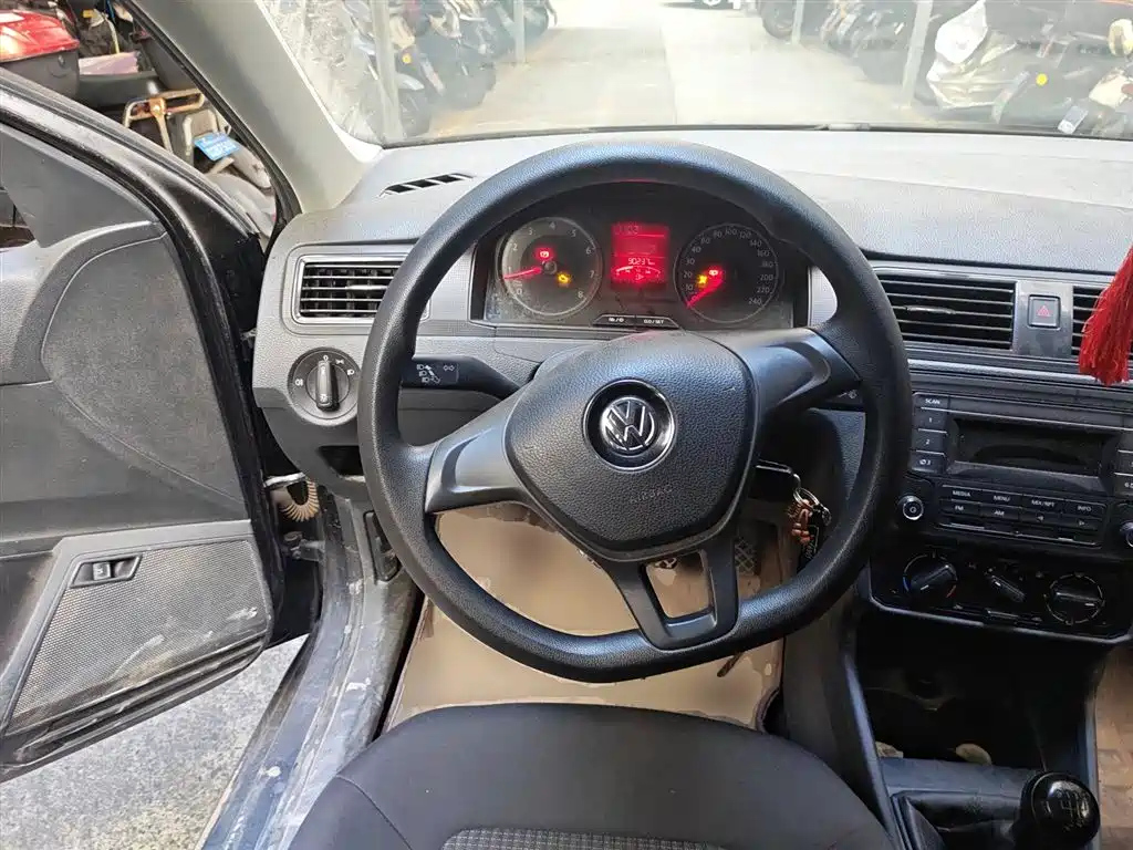 VOLKSWAGEN SANTANA 2016