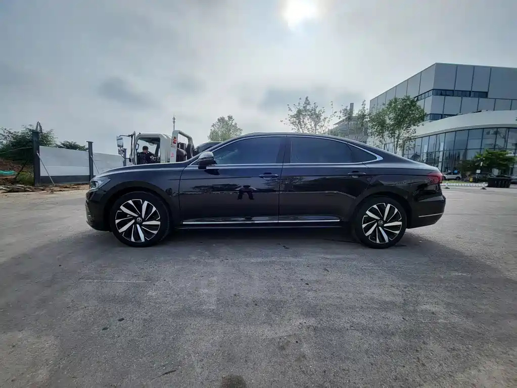 VOLKSWAGEN PASSAT 2022
