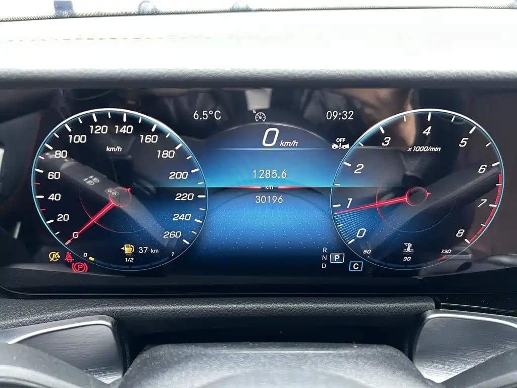 MERCEDES BENZ GLB 2023