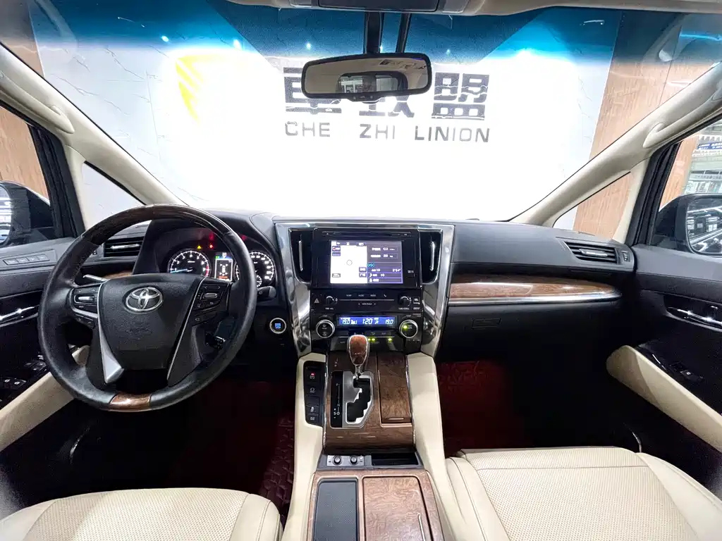 TOYOTA ALPHARD 2015