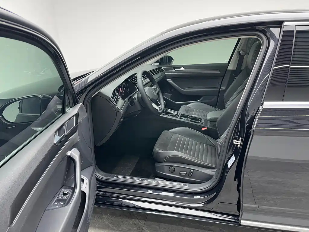 VOLKSWAGEN MAGOTAN 2022