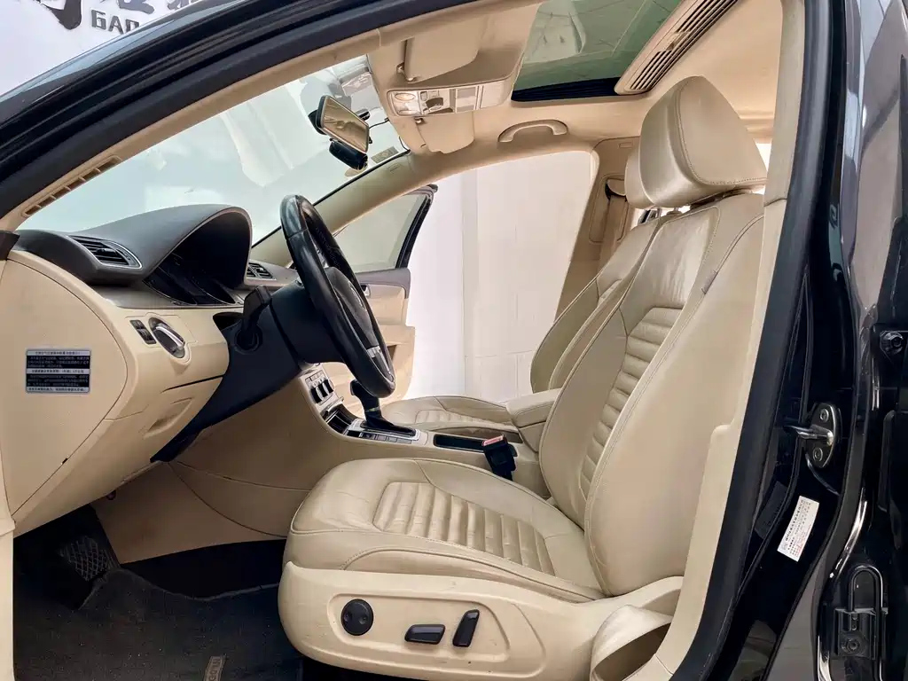 VOLKSWAGEN MAGOTAN 2012