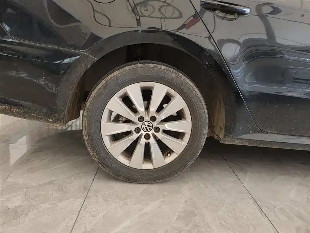 VOLKSWAGEN LAVIDA 2013