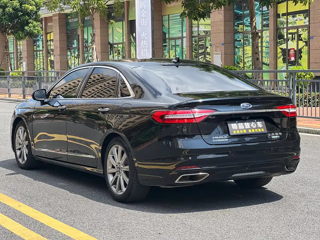 FORD TAURUS 2019