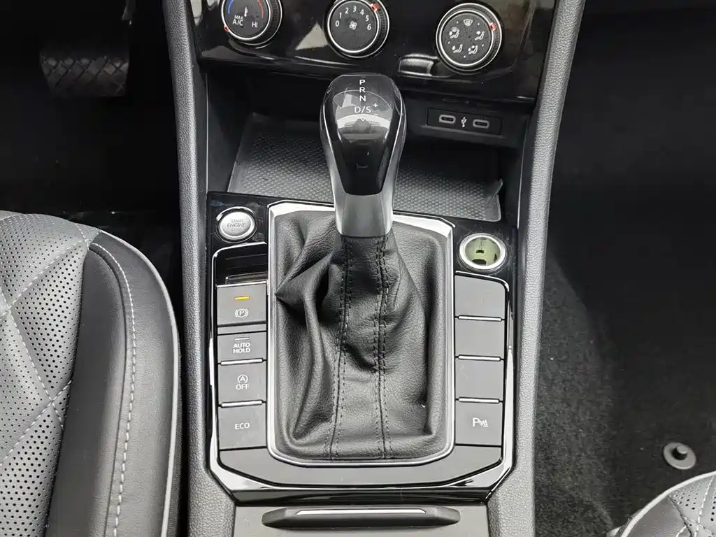 VOLKSWAGEN SAGITAR 2023
