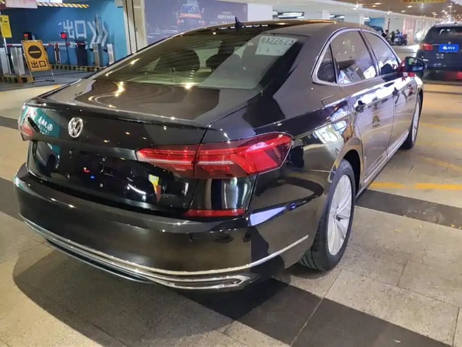 VOLKSWAGEN PASSAT 2020