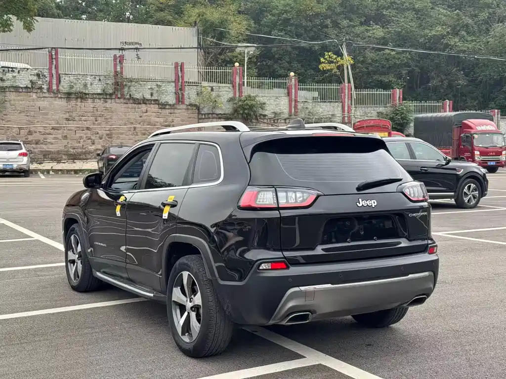 JEEP CHEROKEE 2021