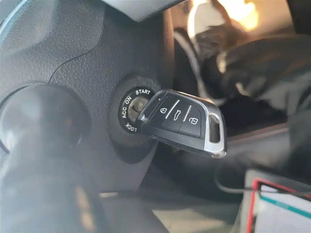 JAC REFINE S3 2014