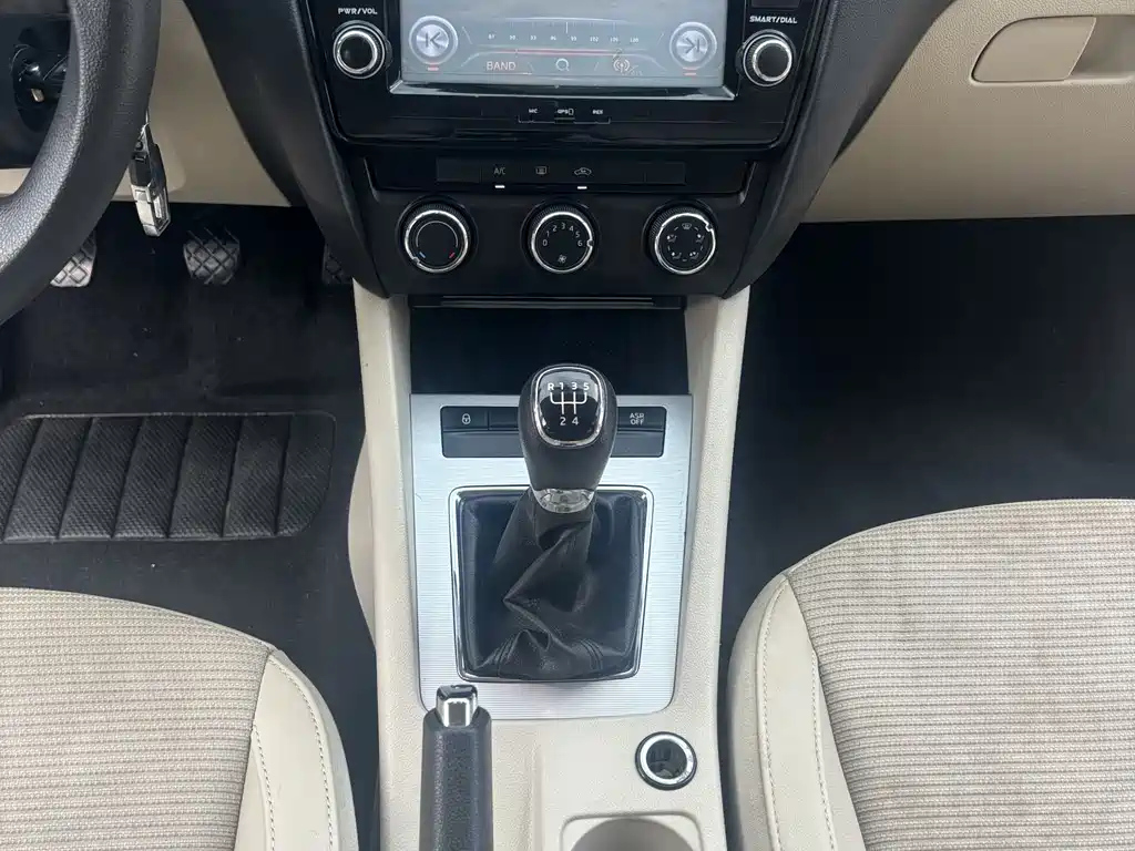 SKODA OCTAVIA 2015