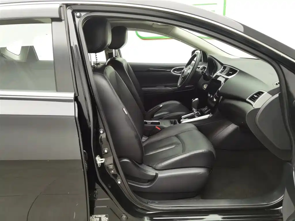 NISSAN SYLPHY 2019