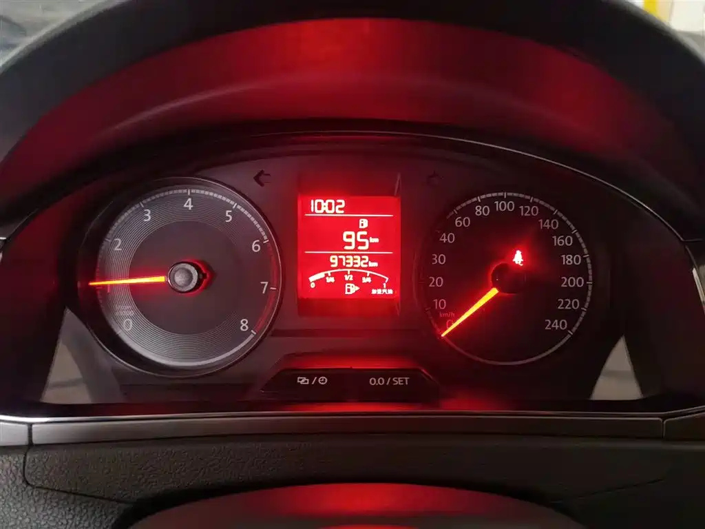VOLKSWAGEN SANTANA 2017