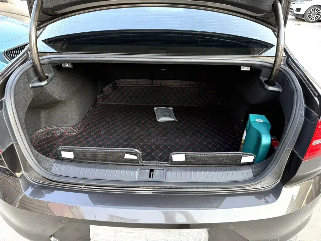 VOLKSWAGEN MAGOTAN 2018
