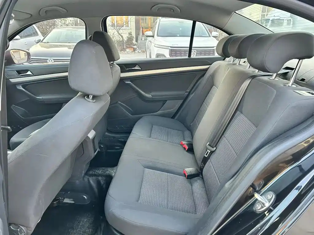 VOLKSWAGEN LAVIDA 2016