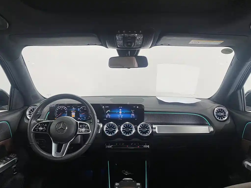 MERCEDES BENZ GLB 2023