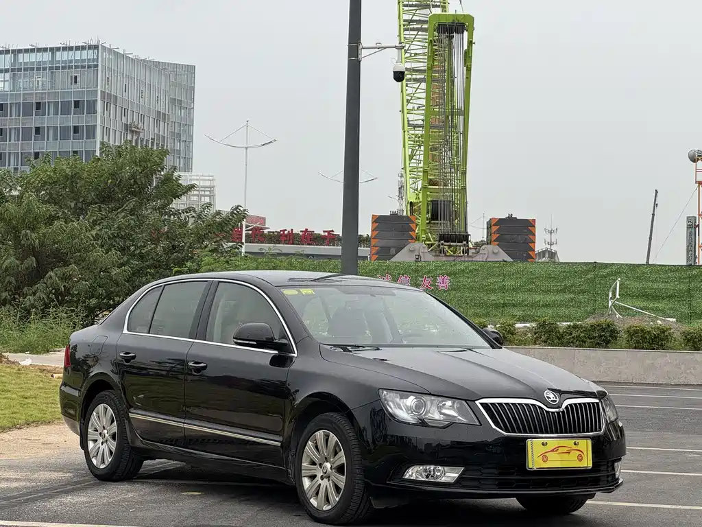 SKODA SUPERB 2013