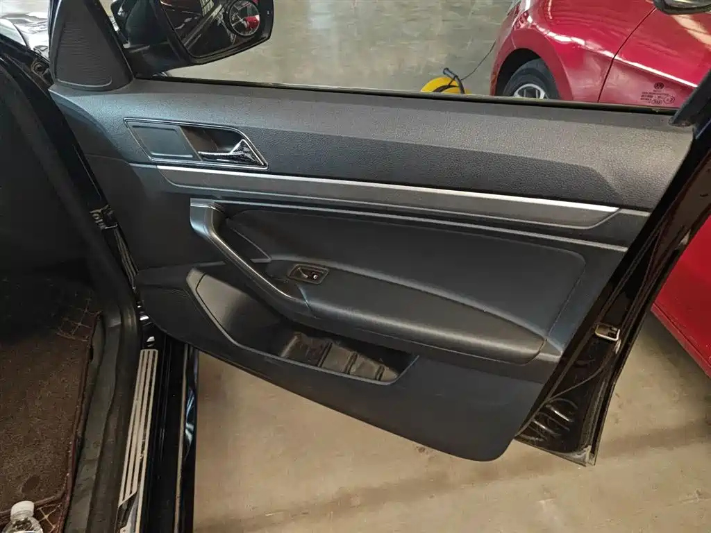 VOLKSWAGEN LAVIDA 2017