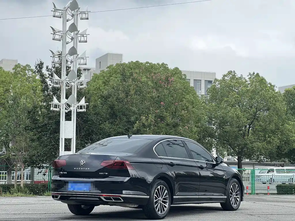 VOLKSWAGEN MAGOTAN 2023