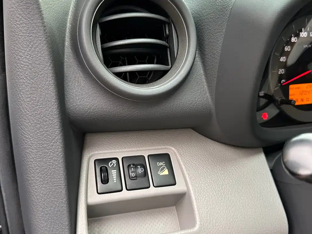 TOYOTA RAV4 RONGFANG 2011