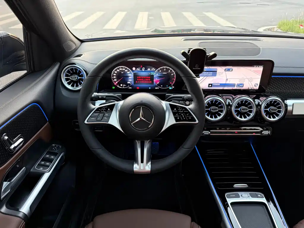 MERCEDES BENZ GLB 2025