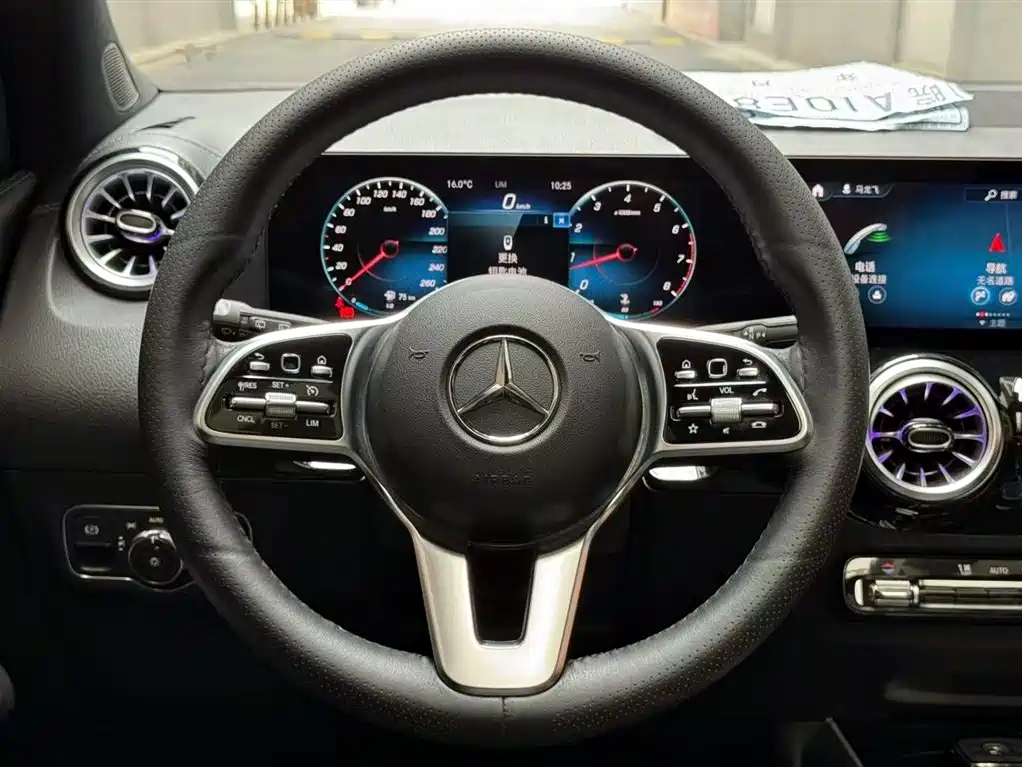 MERCEDES BENZ GLA 2023