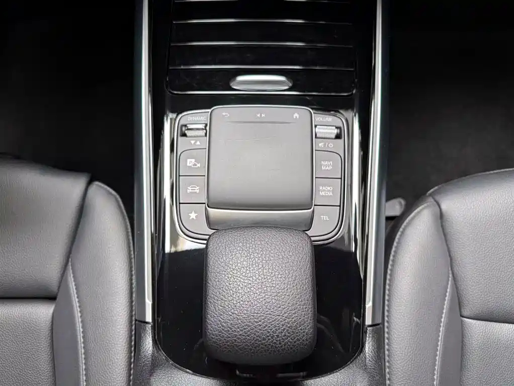 MERCEDES BENZ GLA 2023