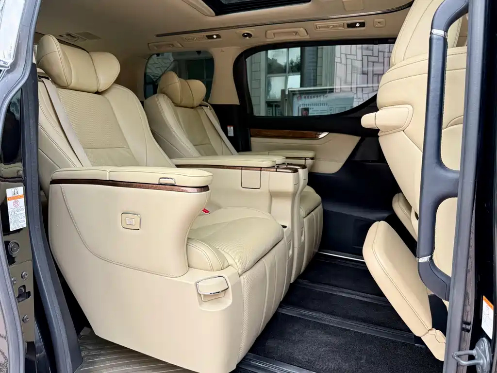 TOYOTA ALPHARD 2017