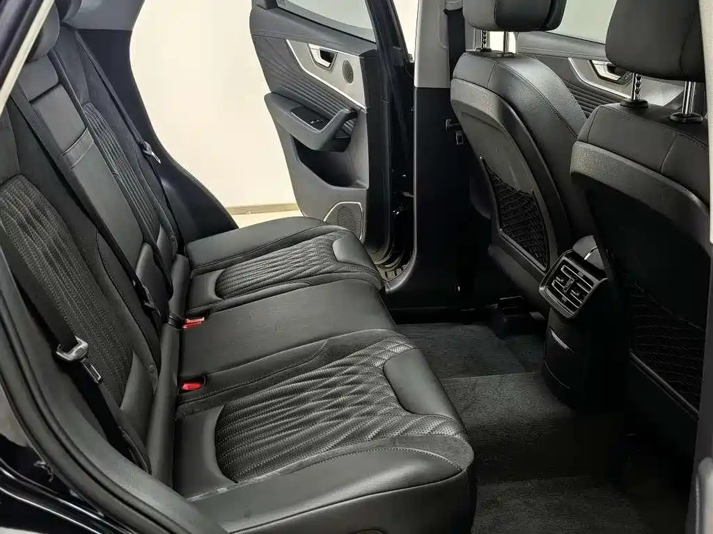 HONGQI HS5 2023