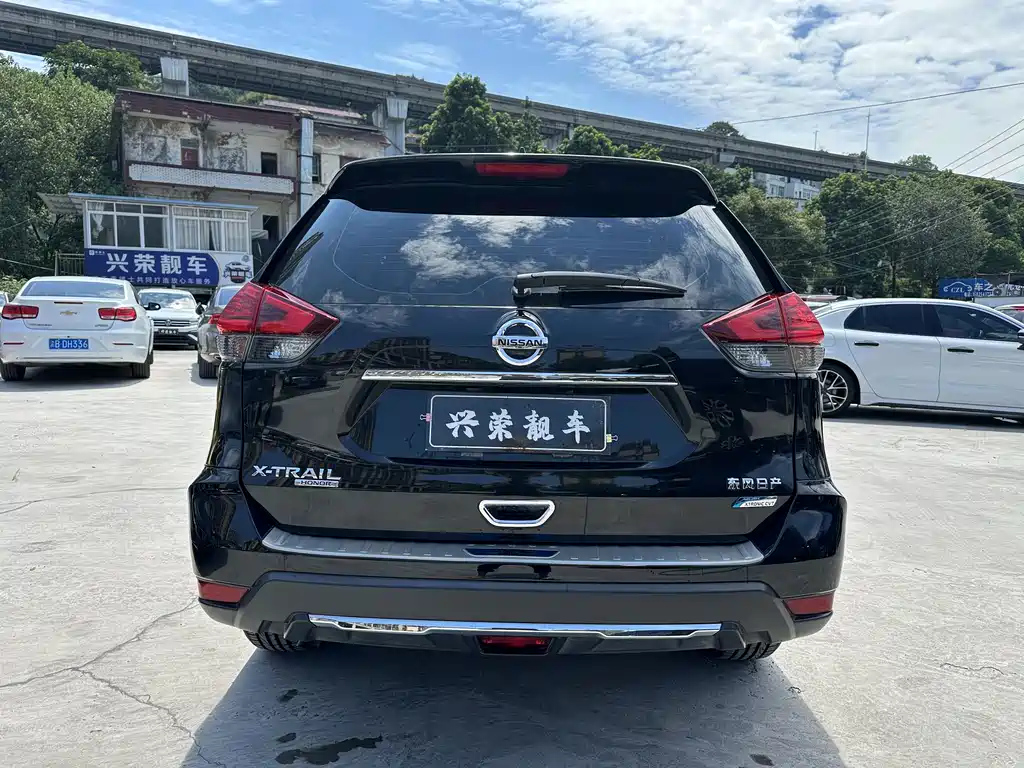 NISSAN X-TRAIL 2023