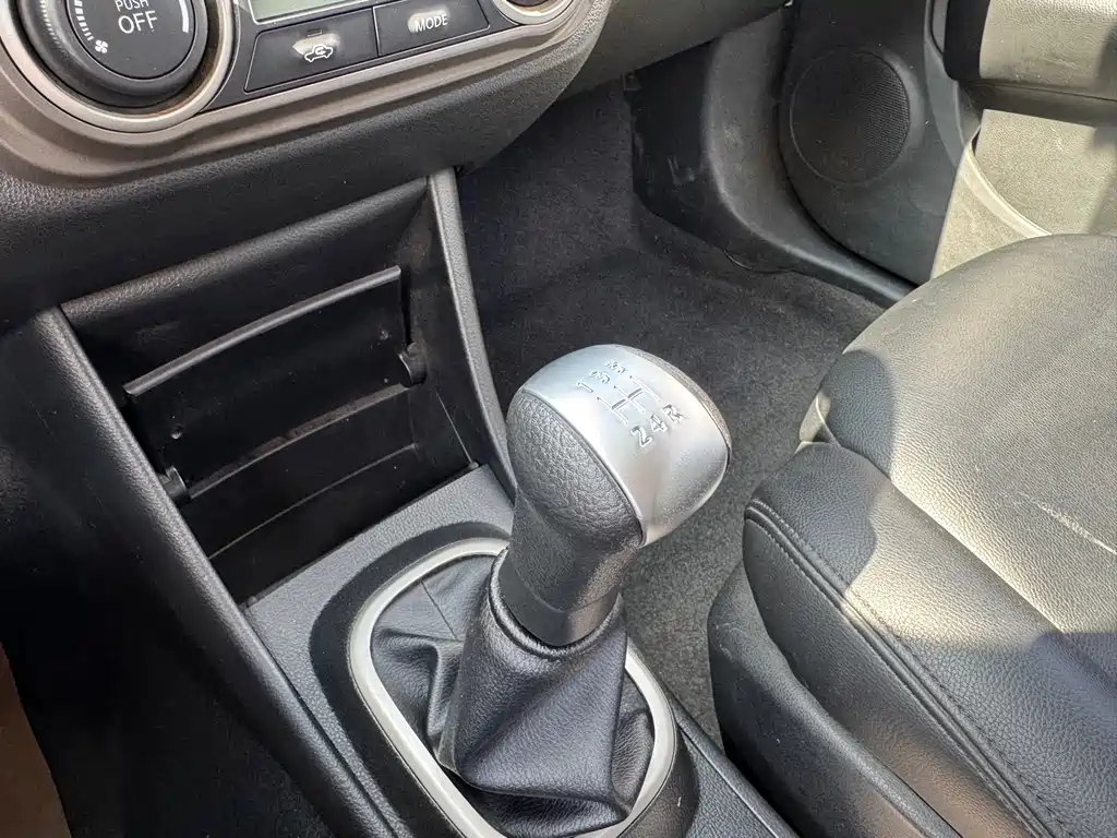 NISSAN SYLPHY 2019